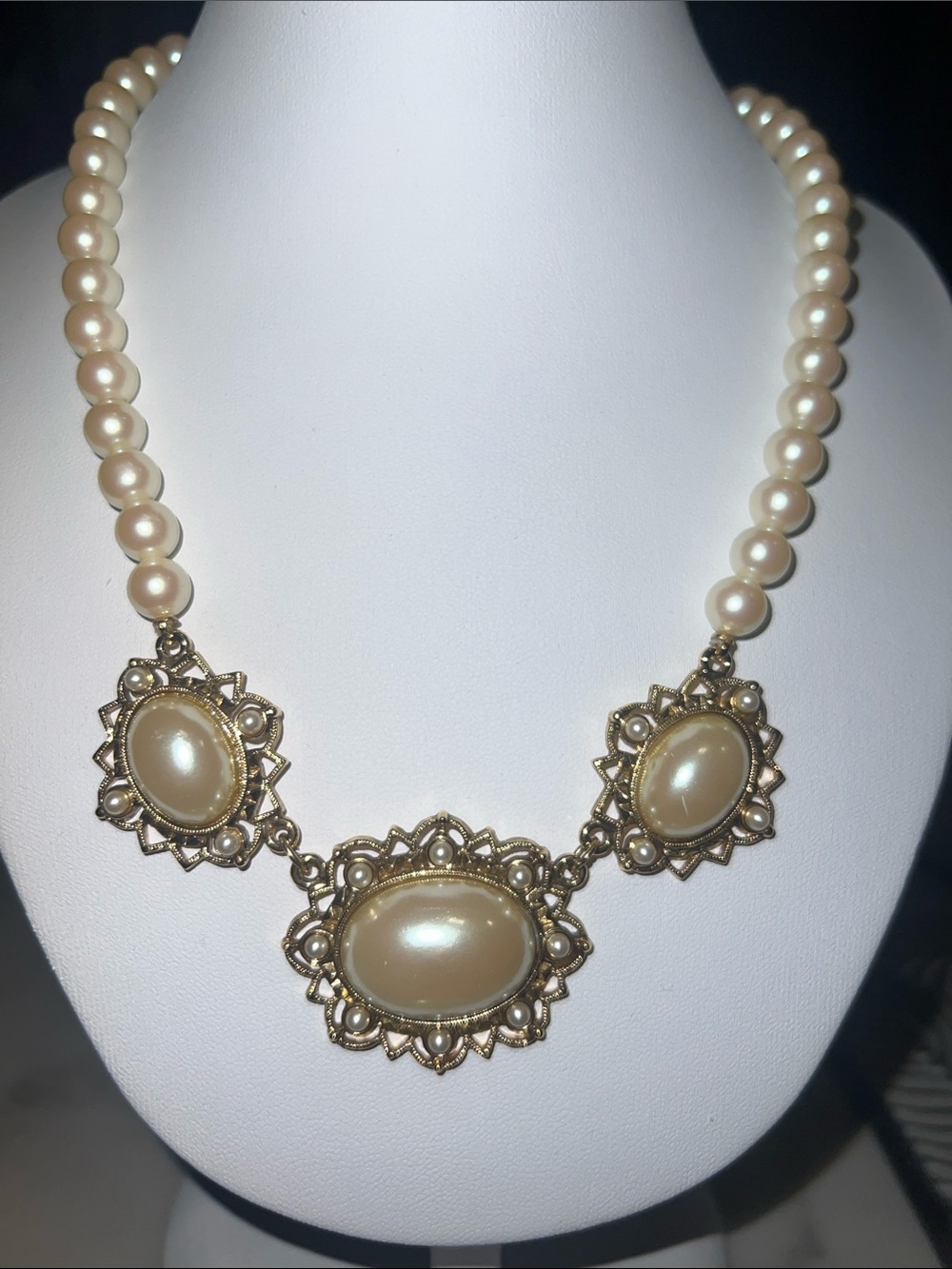 1928 Cream Pearl Necklace with Gold-Tone Filigree Medallions